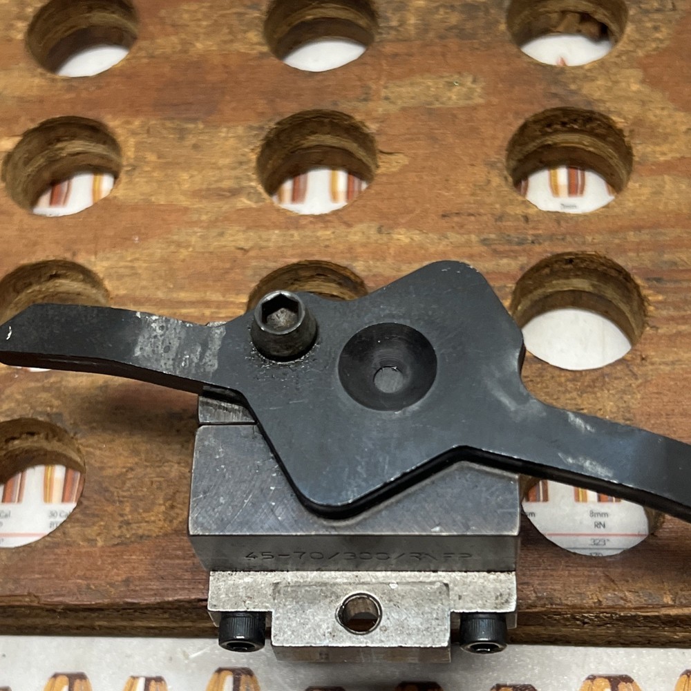 MAGMA ENGINEERING BULLET MOLD , 45 -70 /300/RNFP