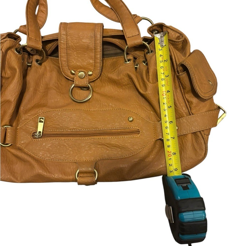 Chic Tan Leather Shoulder Bag