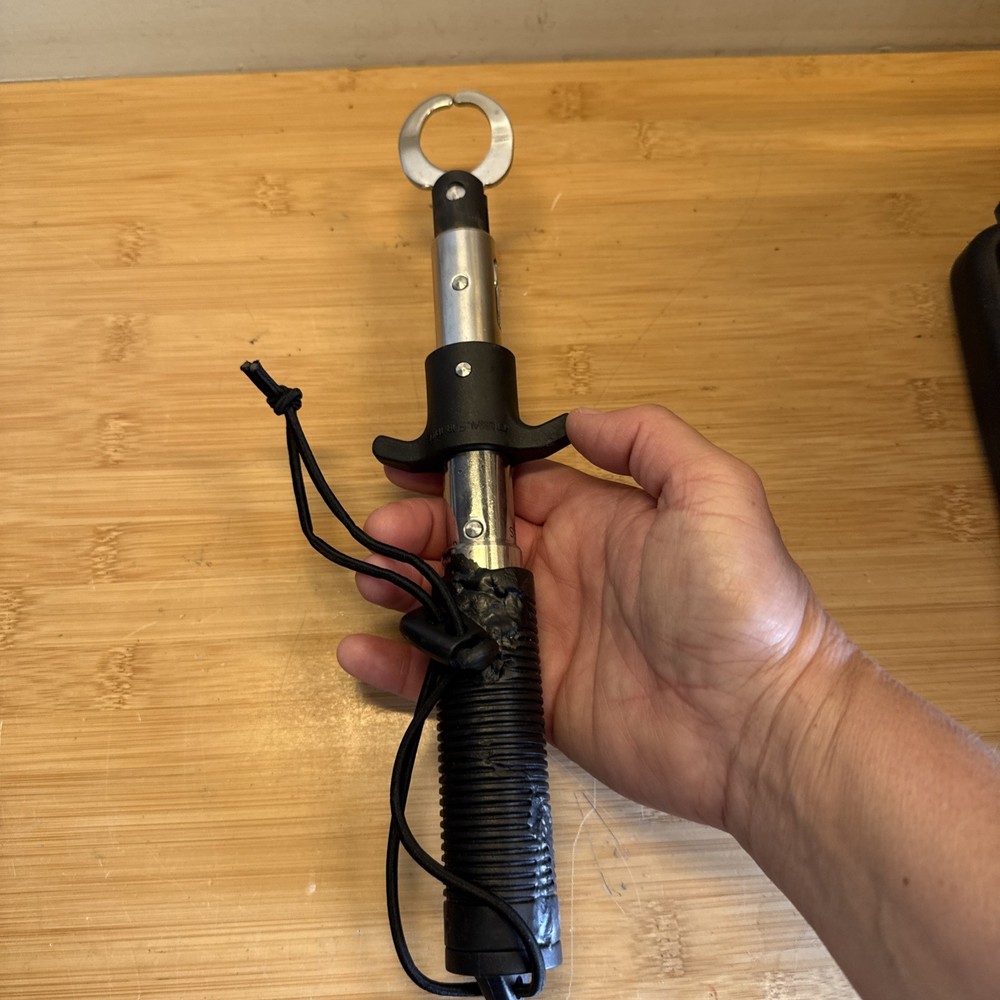 Fish Gripper Scale