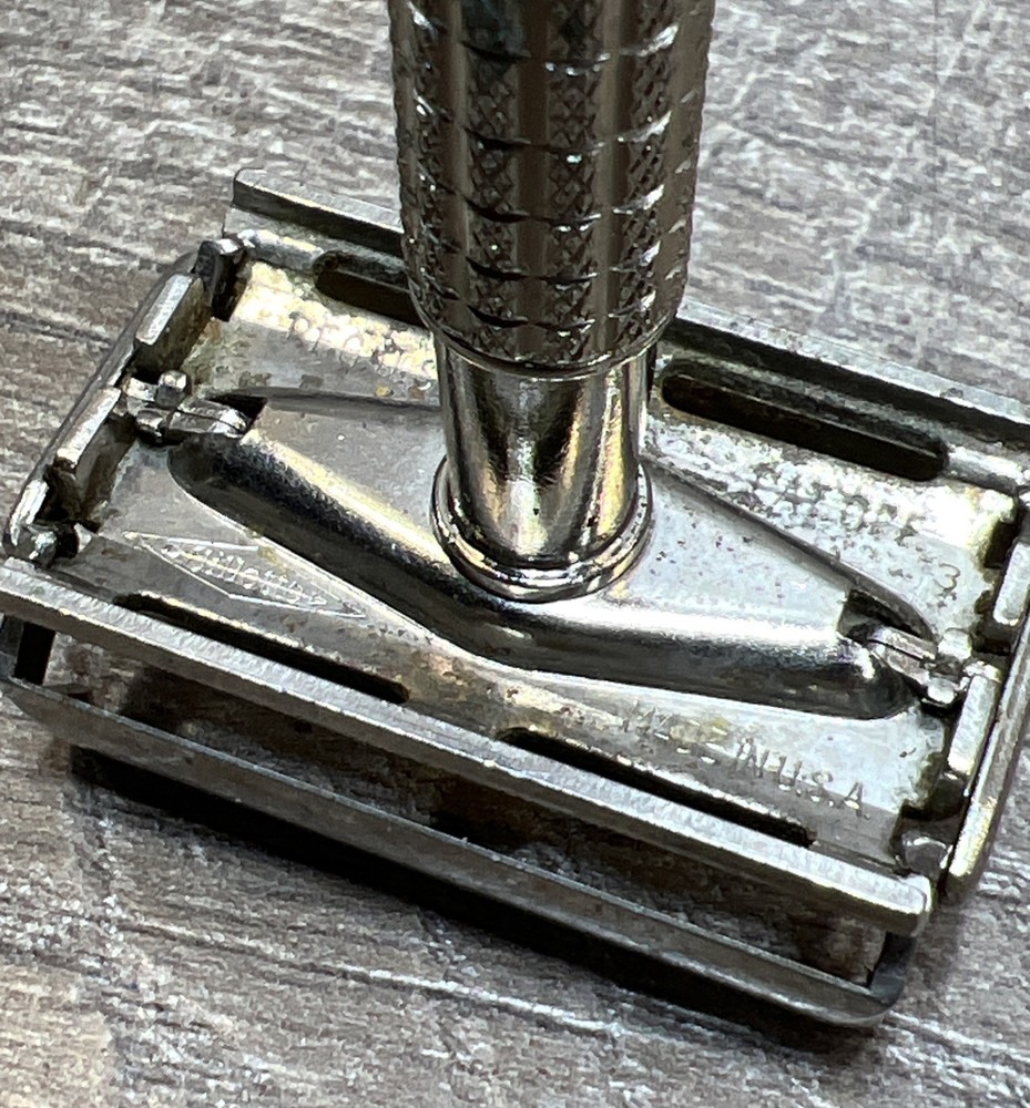 Vintage Gillette Flare Tip Super Speed Safety Razor - Date Code E1 1959