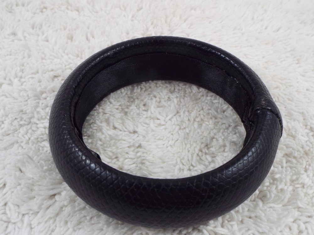 Black Leatherette Bangle Bracelet (D71)