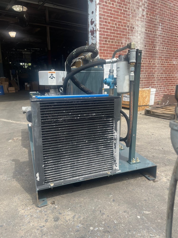 FS Curtis 25 hp rotary screw air compressor