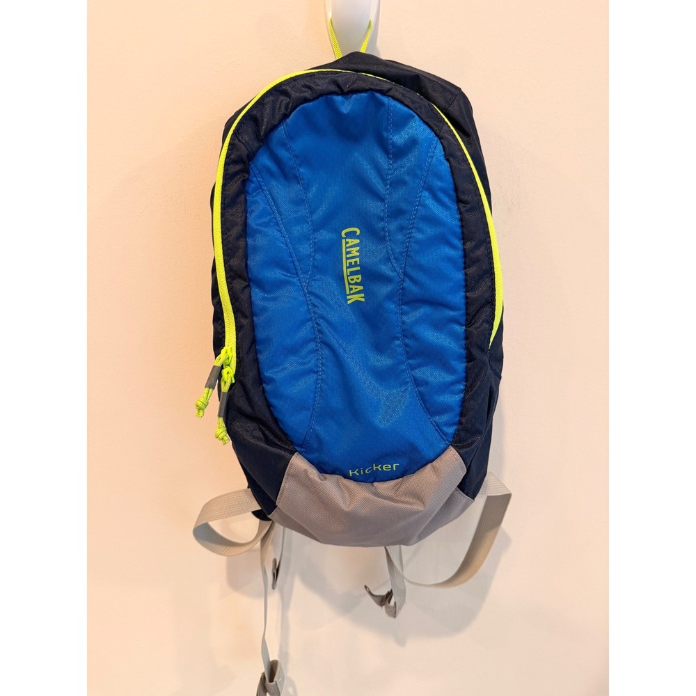 CamelBak Kicker Hydration Backpack Blue Running Hiking Pack w/ Bladder