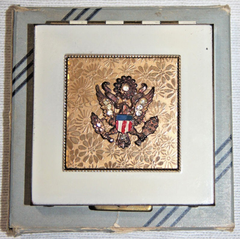 ORIGINAL WWII PATRIOTIC HOME FRONT MAKEUP COMPACT IN ORIGINAL BOX