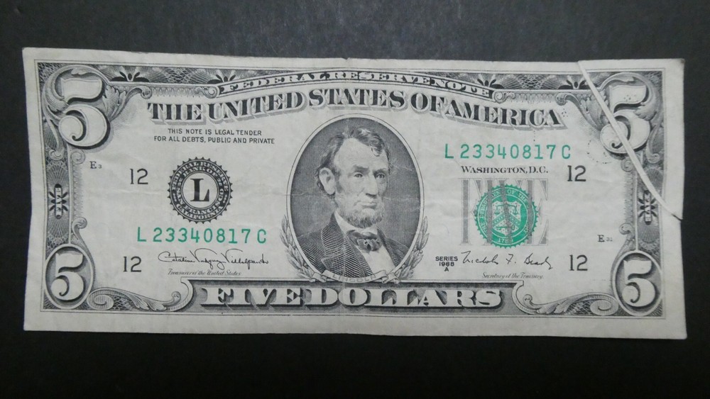 1988 A $5 Five Dollars Federal Reserve Note ERROR