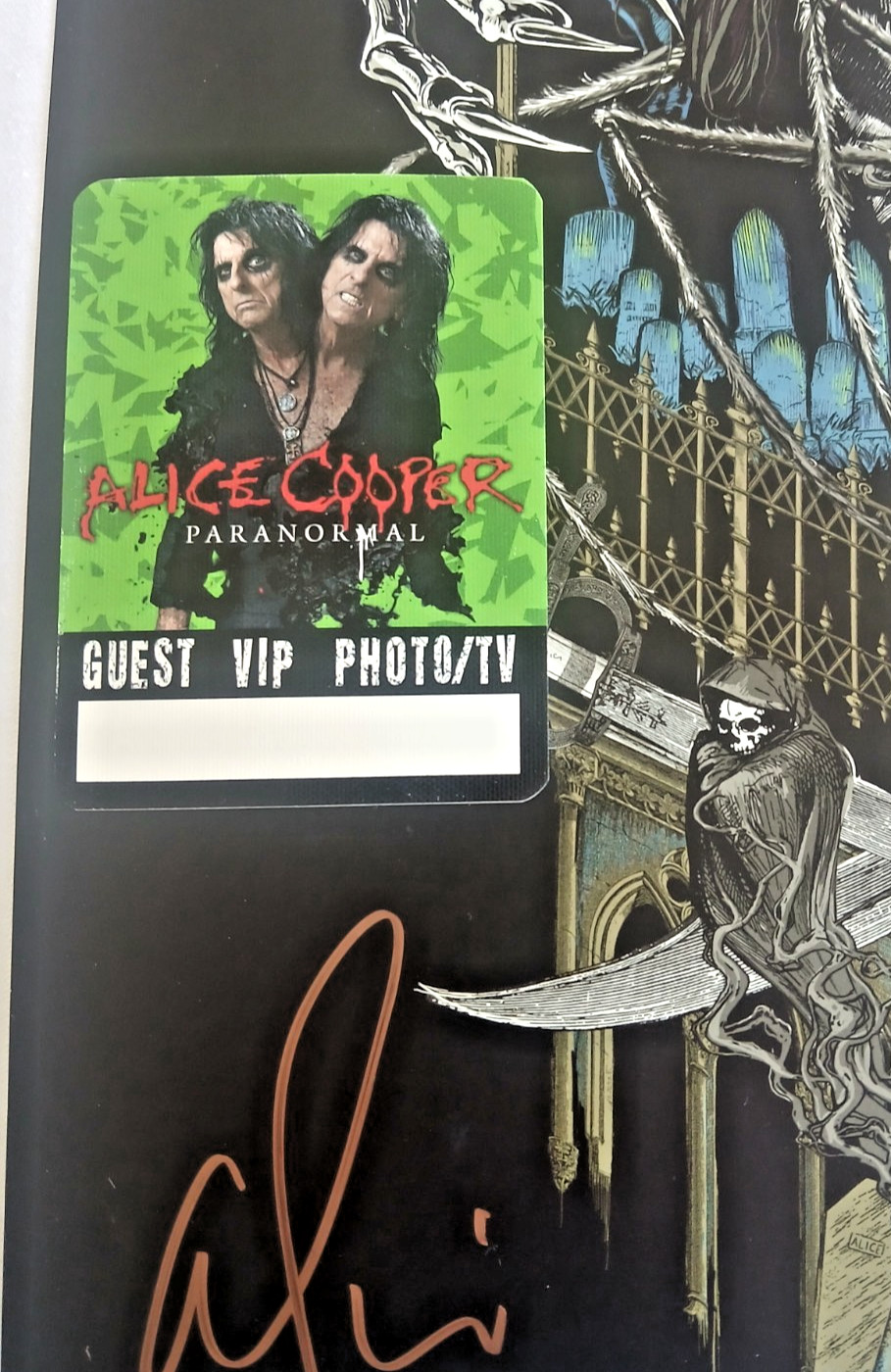 Alice Cooper Hand Signed concert poster and Backstage Pass Paranormal Tour 2018