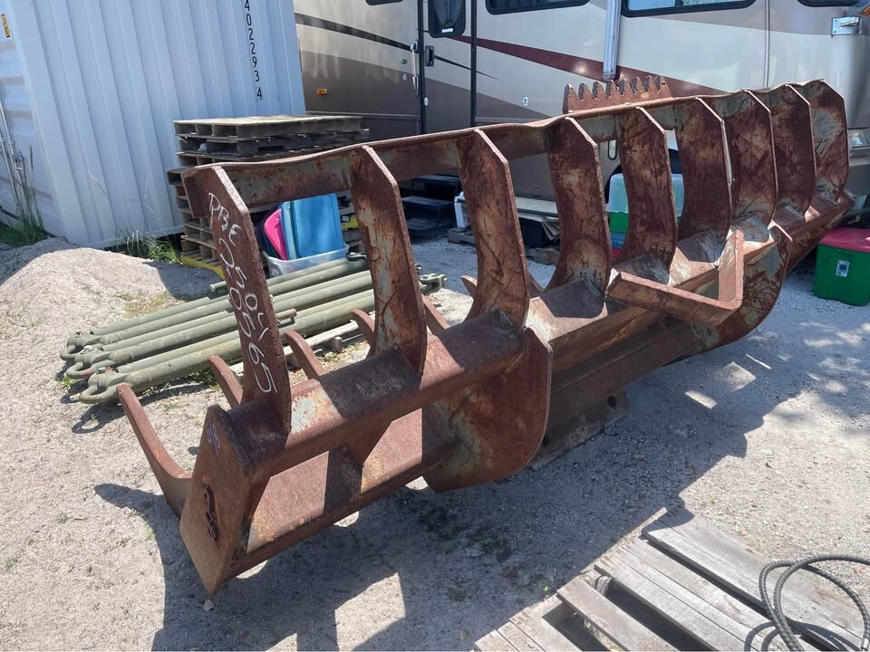 Brown 2014 Case 821c Root Rake wheel loader