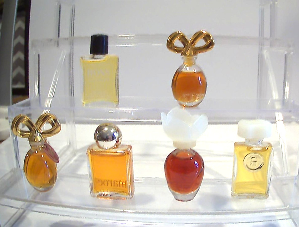 6 VINTAGE MINI PERFUME BOTTLES