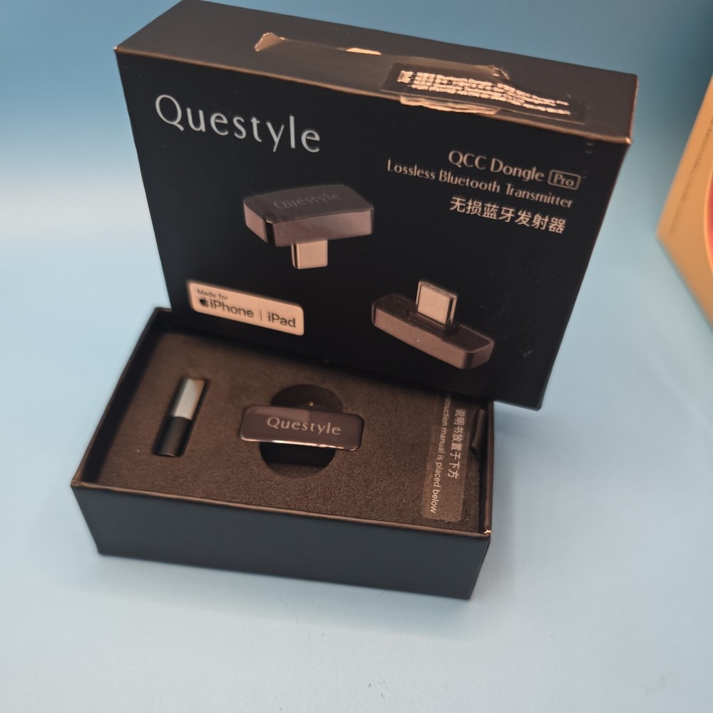 Questyle QCCDongle Pro Lossless Bluetooth TransmitterMfi Certified NEW open box