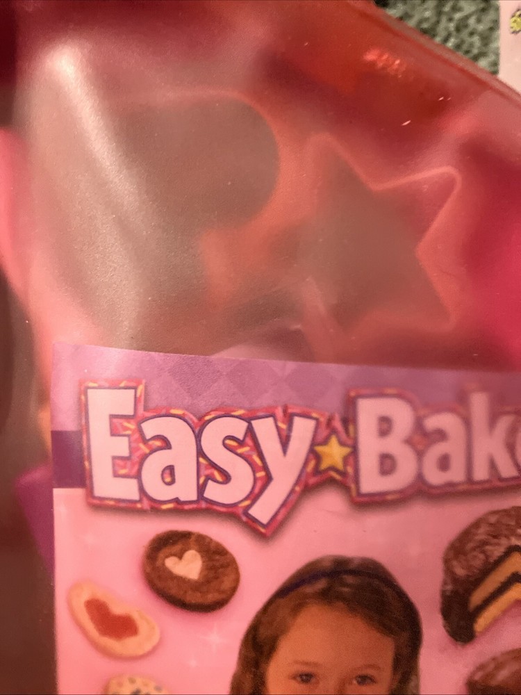 2006 Hasbro Easy Bake Essentials Basic Beginning Set Includes 13 Pieces ~ NWTs