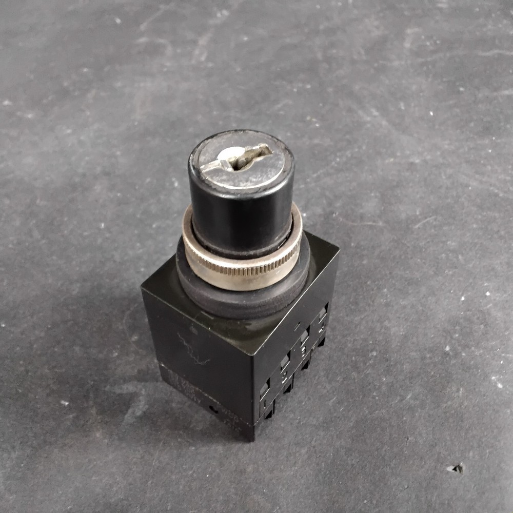 HONEYWELL MICROSWITCH 85100 PUSHBUTTON SWITCH ($13 OBO)