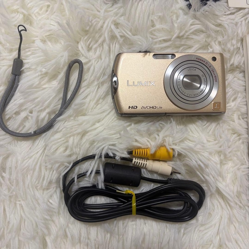 Panasonic DMC FX70 Compact Digital Camera Gold pre-owned condition