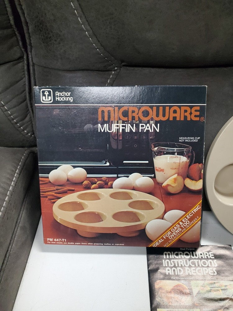 Kitchen Bakeware - Anchor Hocking Microwave Muffin Pan With Box and Instructions