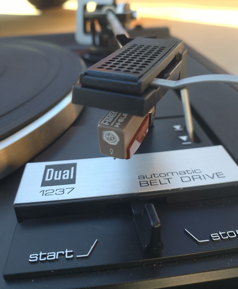 Dual 1237 Turntable, Operates Manually, Auto Func Not Working, Sounds Very Good