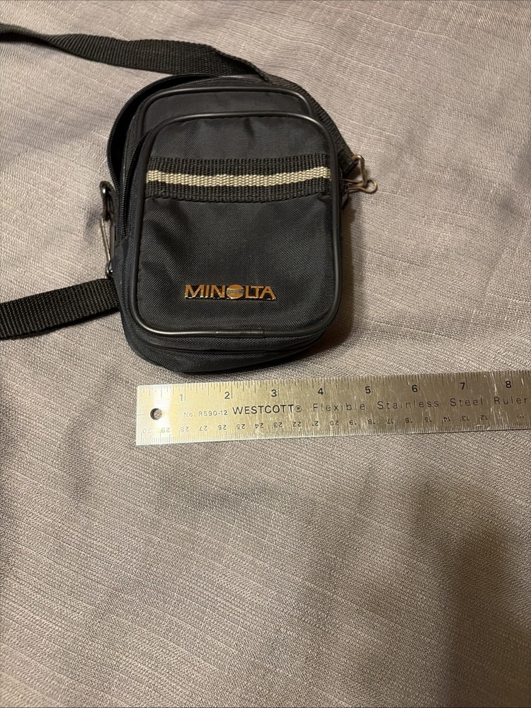 Minolta Small padded zip up Nylon Camera Case/ adjustable shoulder strap-Loop