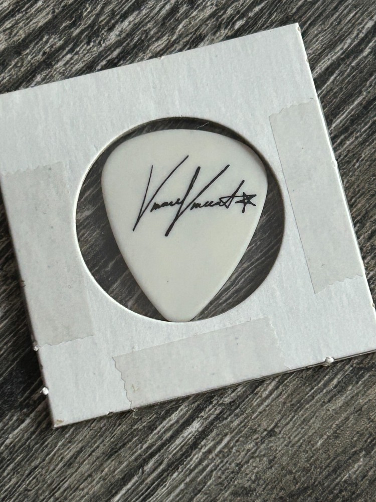 Kiss Guitar Pick VINNIE VINCENT INVASION 1986 Tour White Black Signature Vintage