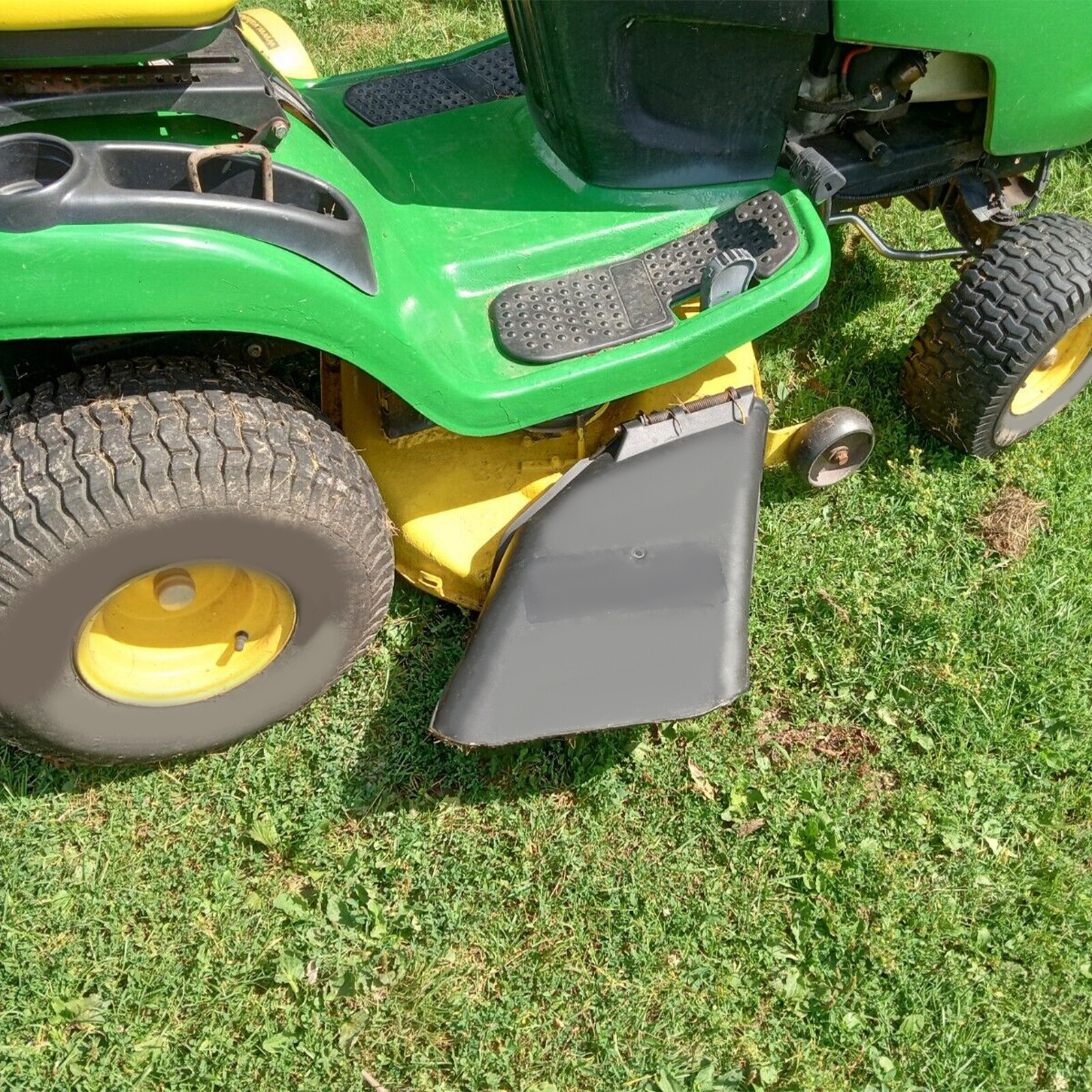 For John Deere 42" Deck Deflector Shield Chute Cover # GX25075 GY20647