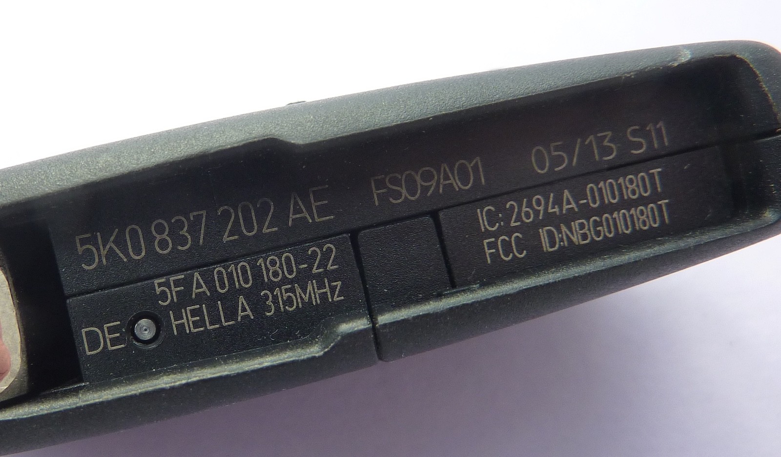 OEM VW VOLKSWAGEN flip keyless entry remote fob transmitter + NEW KEY BLADE