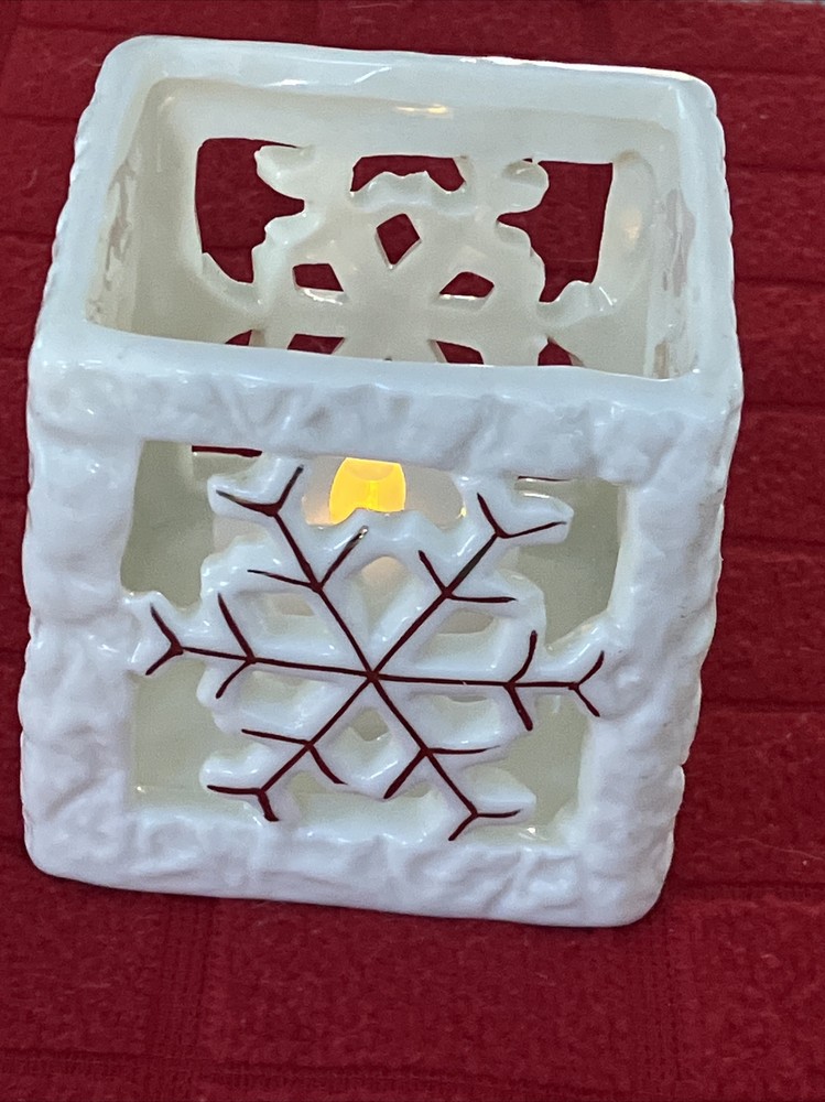 “SNOWFLAKE” ADORNED CERAMIC TEA LIGHT CANDLE HOLDER