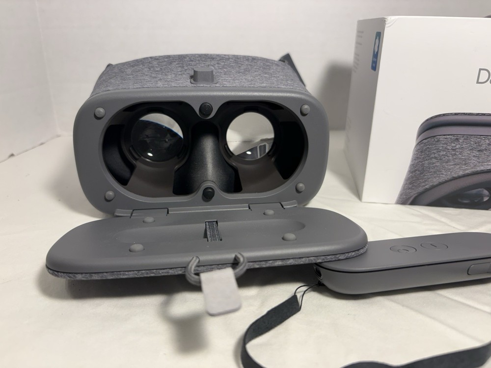 Google Daydream View VR Headset - Charcoal Gray