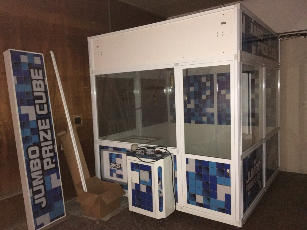 Jumbo prize cube claw machine arcade game