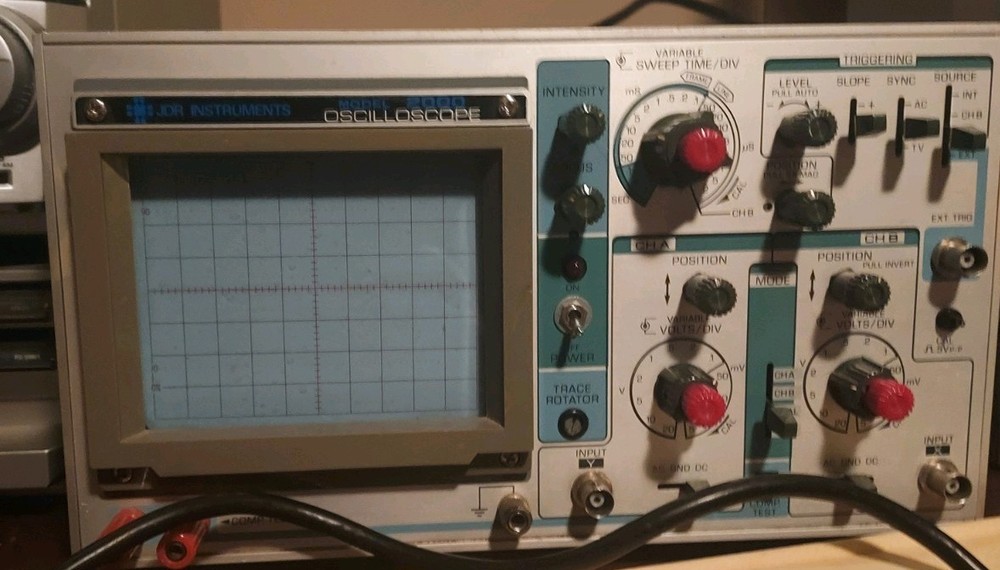JDR Instruments Model 2000 Oscilloscope, MPN 2000 Laboratory Test Equipment