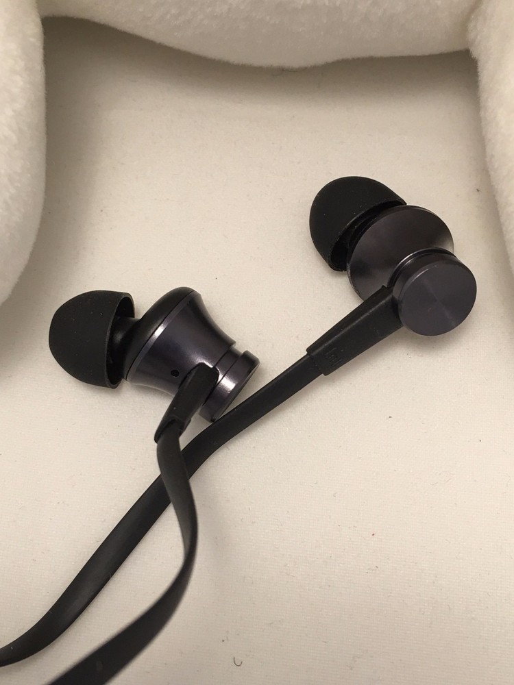 Xiaomi MI in ear Piston Earphone with remote Mic Black Fundamental Basic edition