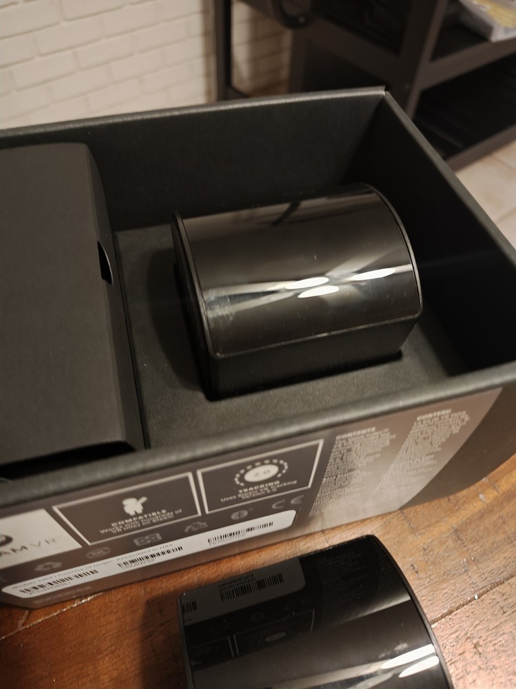 Valve Index VR Headset Full Kit PCVR w/ 2x Controllers + 4x Base Stations USED
