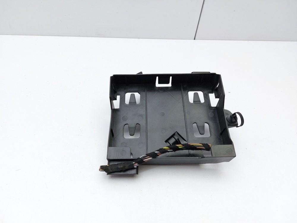 AUDI A4 B8.5 Central Convenience Module Controller Bracket 8K0907461A 2015