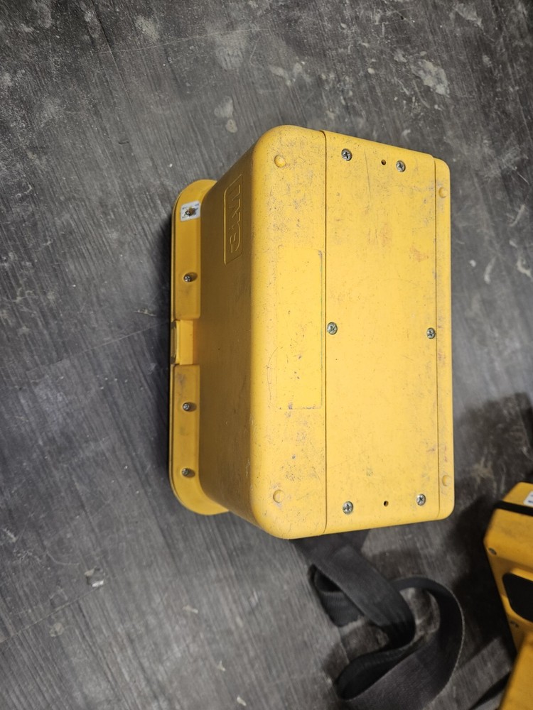 3M Dynatel Advanced Pipe/ Cable Locator 2220M