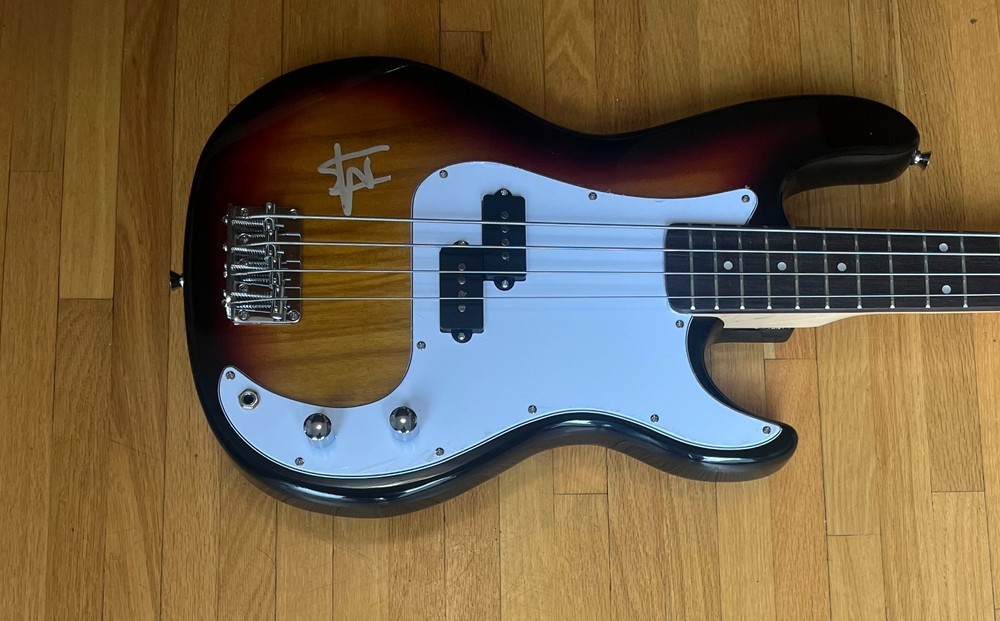 * ERIC WILSON * signed bass guitar * SUBLIME *