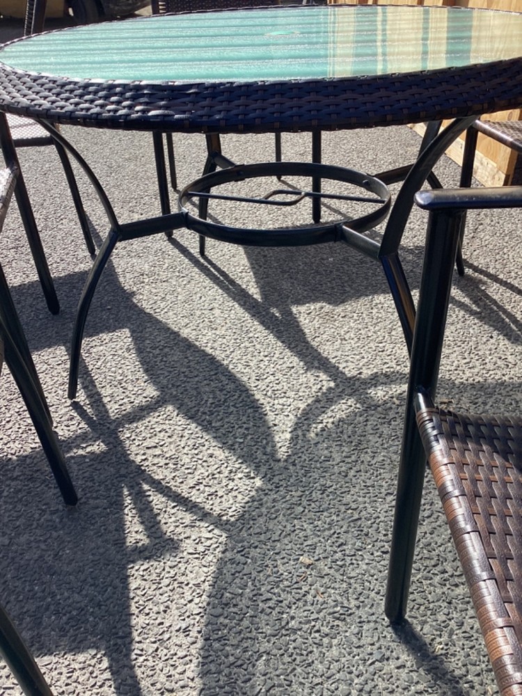 7 Piece Brown Patio Dining Set with Glass Table & Stackable Chairs Pre Owned