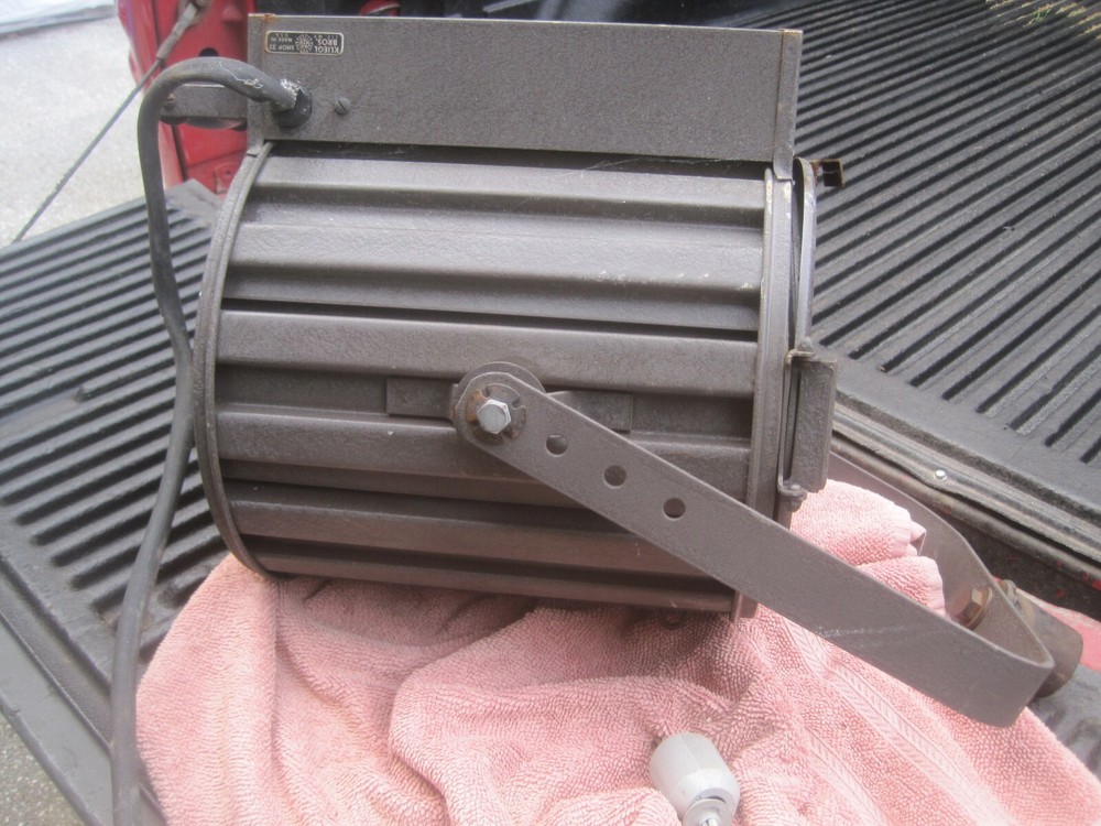 Mole Richardson Type 412 Studio Fresnel Light-WORKS