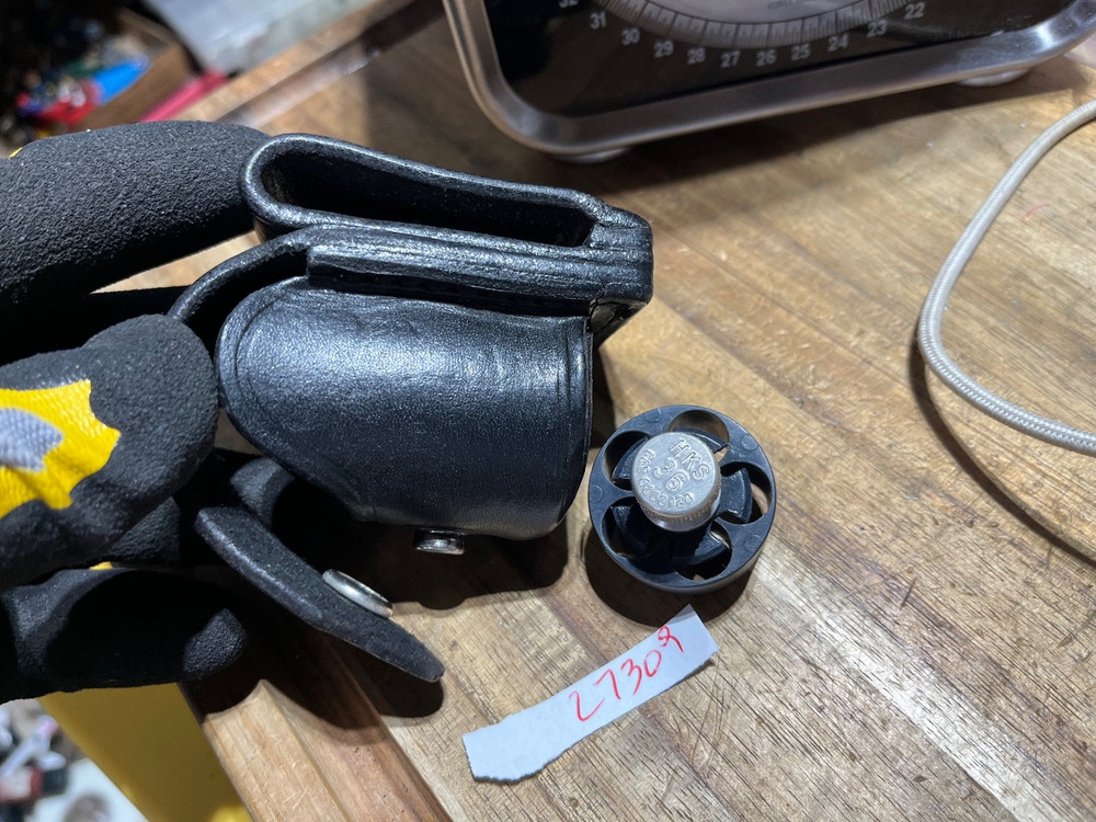 HKS Black Leather #105 Medium Speed Loader Pouch & HKS 36 loader (27308)