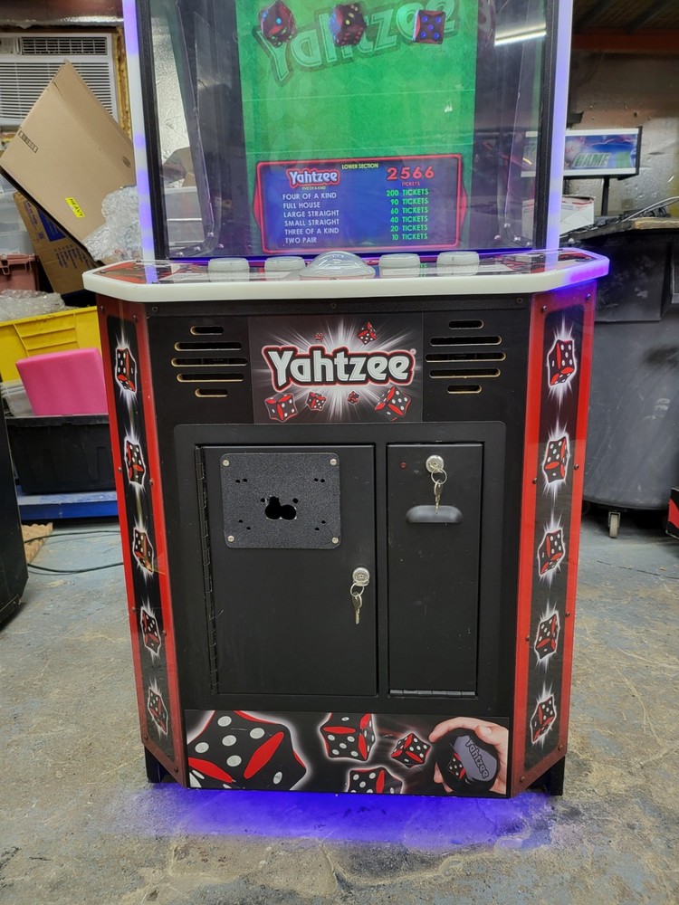 YAHTZEE Prize Redemption Arcade Machine WORKS GREAT!