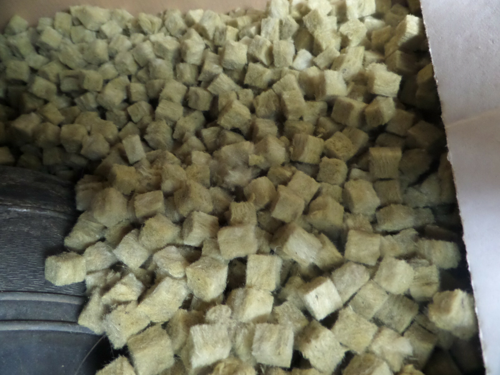 Rockwool Grodan cubes hydroponics grow media 1cm  1 gallon ziplock bag