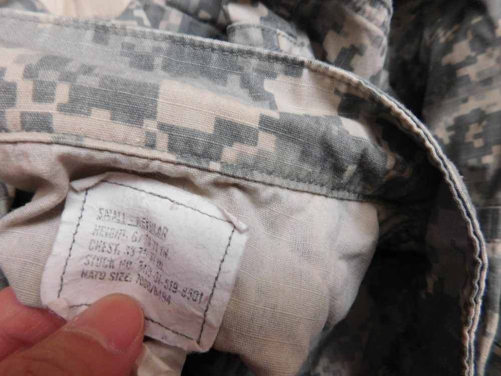 US MILITARY ARMY ACU TOP COAT SIZE SMALL-REGULAR
