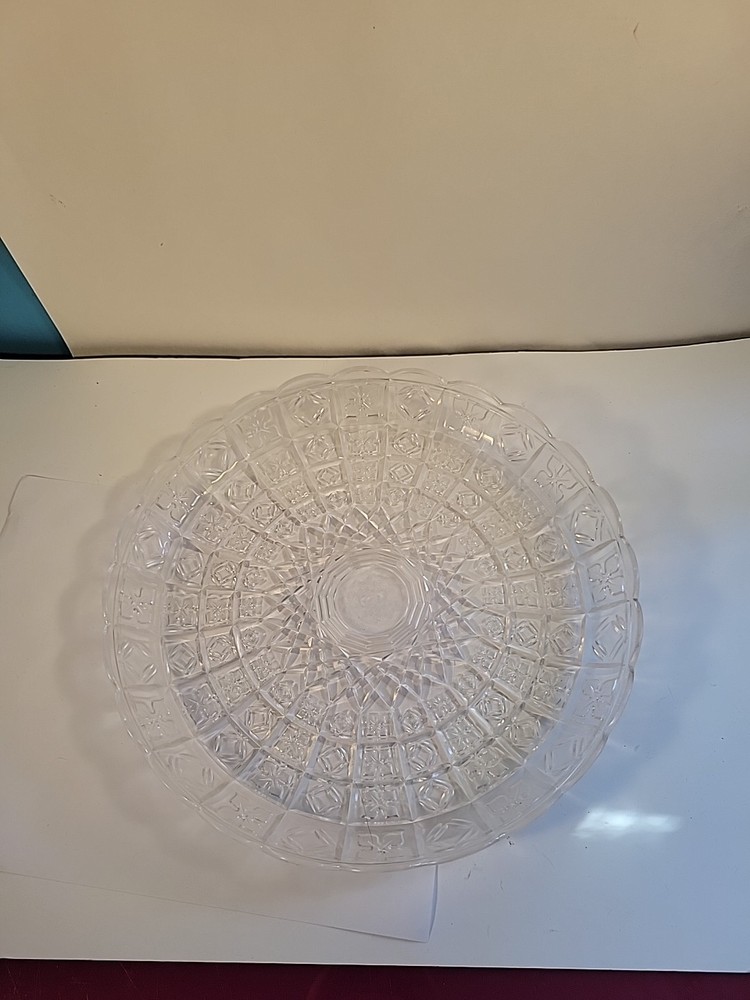 11" Hard Plastic Star Pattern Serving Platter Round