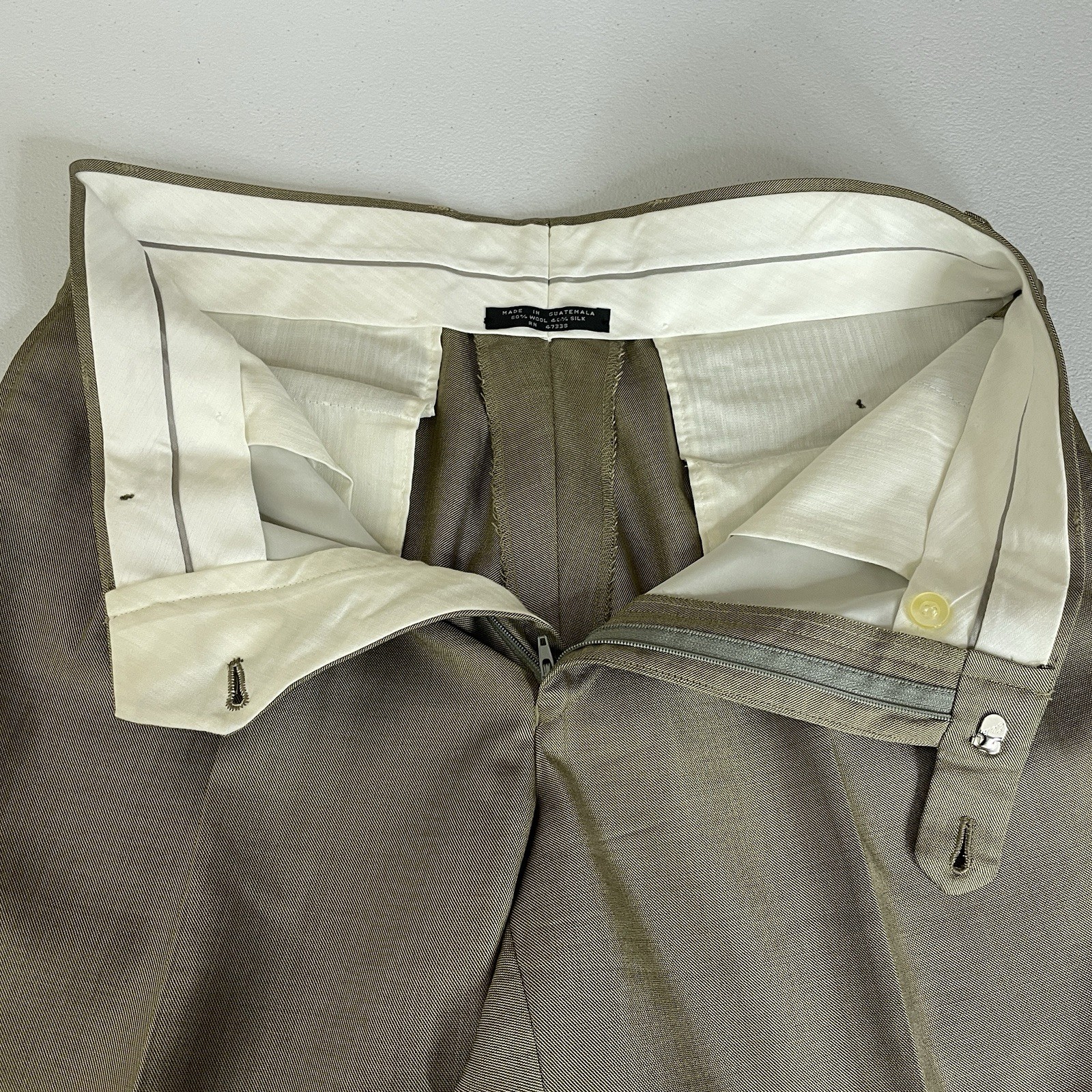 Jones New York 2 Piece Suit Mens 40S 32x30 Beige Solid Wool Silk Three Buttons