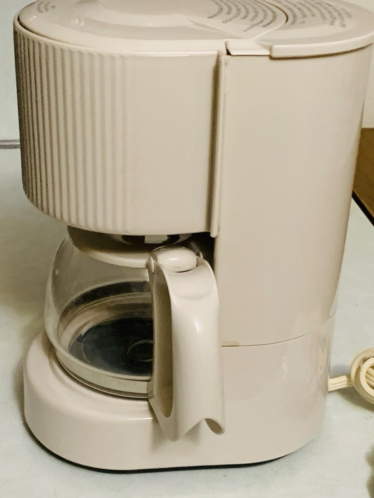 PROTÉGÉ Coffee Maker Automatic 4-Cup Brew & Drip Coffee Maker with Glass Carafe