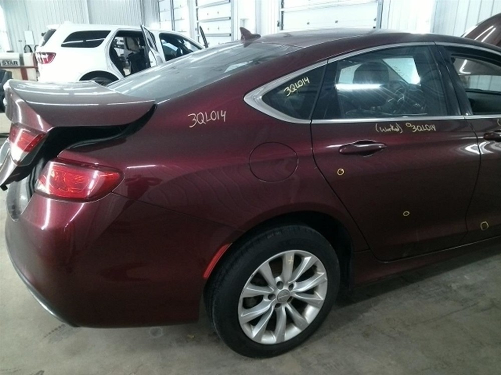 200 2015 High Mounted Stop Light 104753328