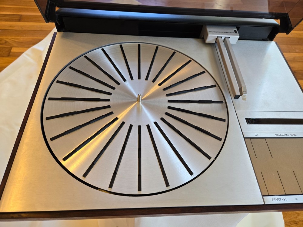 Bang & Olufsen Beogram 4002 Turntable w/ Linear Tracking Arm