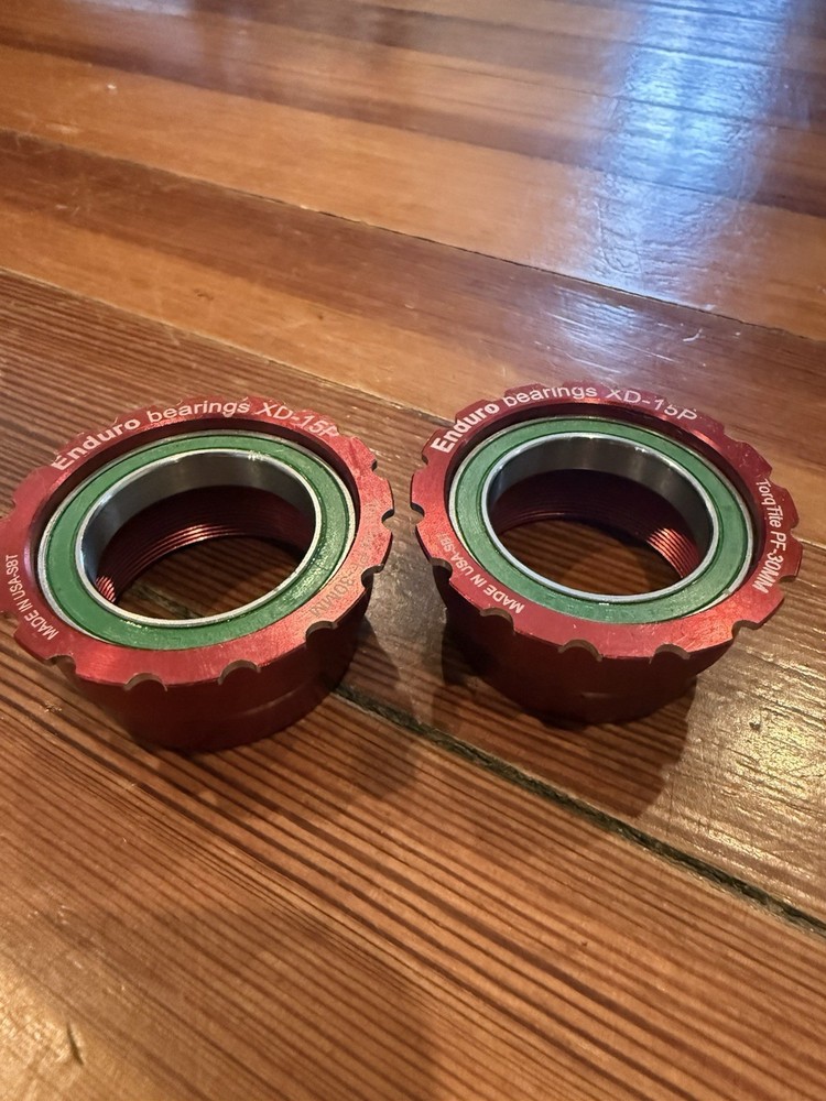 Enduro BKC-0890 Ceramic Bearing Bottom Bracket for BB386 frames 30mm Spindle