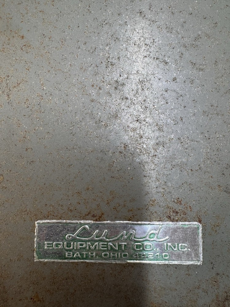 Lund  Medium Single Door Wall Mount Key  Box Cabinet 300 Key Hook -READ