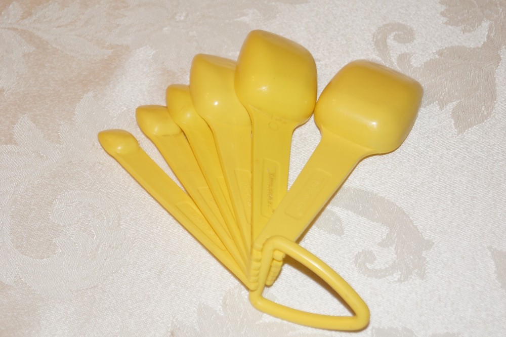 Tupperware Yellow Measure Spoon Set