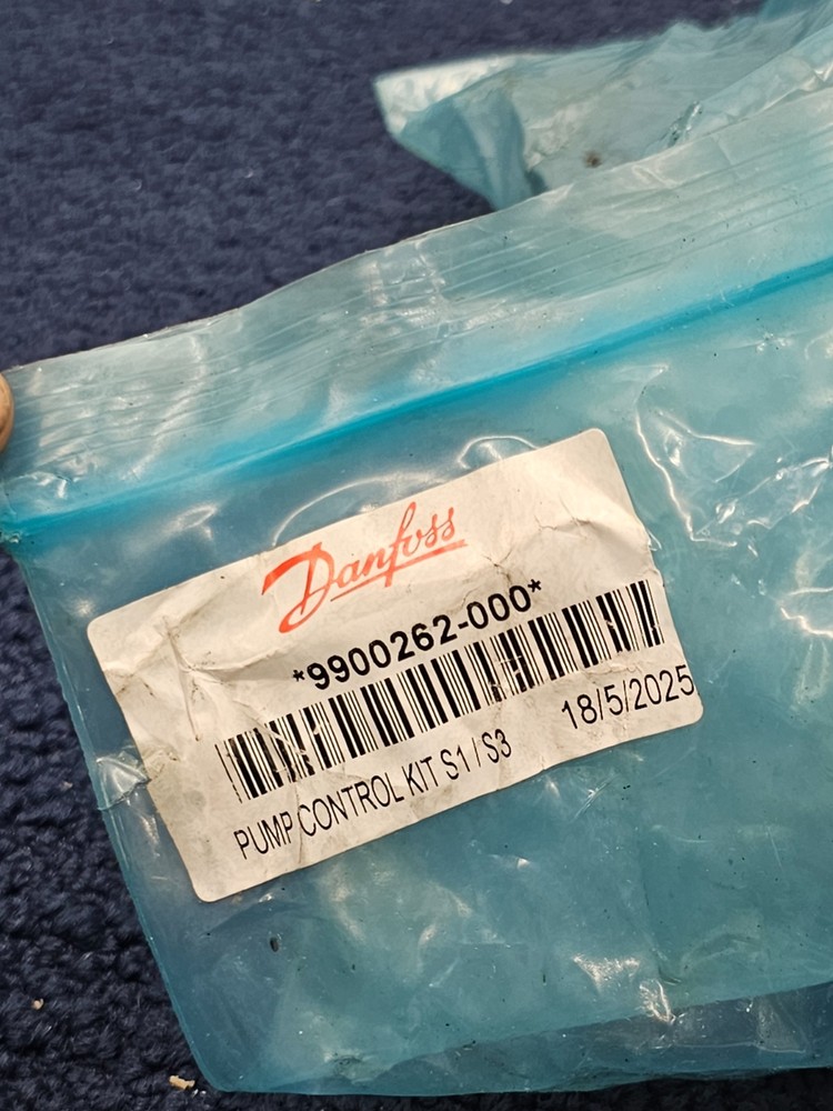 Danfoss 9900262-000 Hydraulic Pump Controller / Compensator S1 / S3