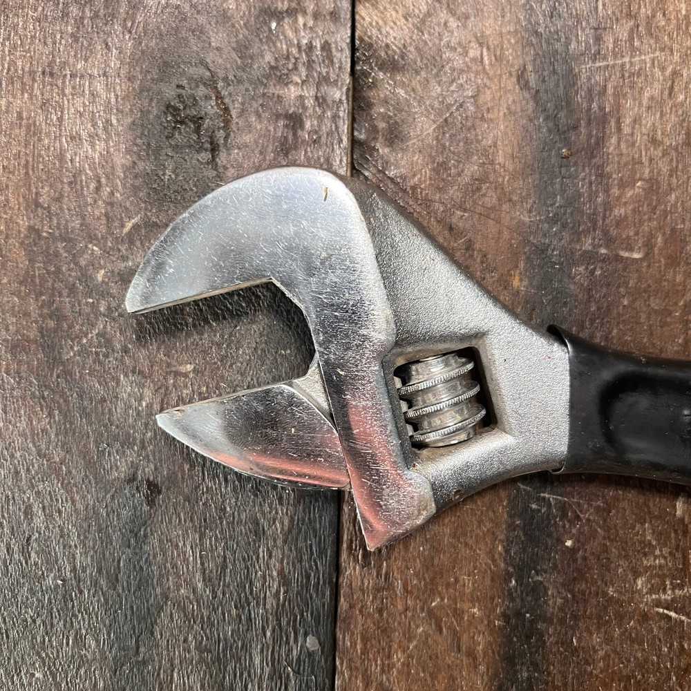 12 in Adjustible Wrench