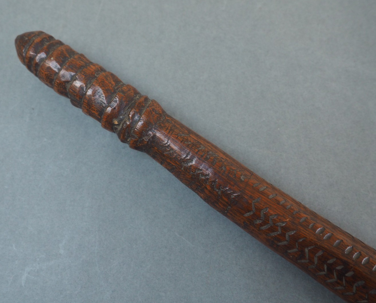 FINE ANTIQUE AUSTRALIAN ABORIGINAL TRIBAL ART CARVED WOODEN NULLA NULLA LEANGLE