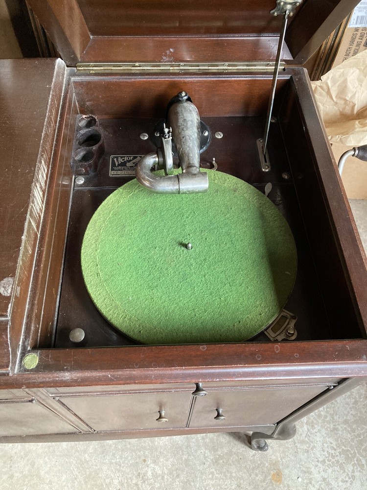 Victoria Talking Machine