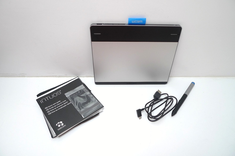 Wacom Intuos Small Tablet CTL-480 w/ Pen, Cable, Disc & Guide